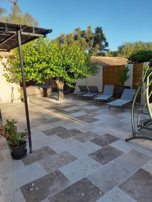 Les Arbousiers Ravissante Independante Avec Piscine & Jacuzzi Holiday home