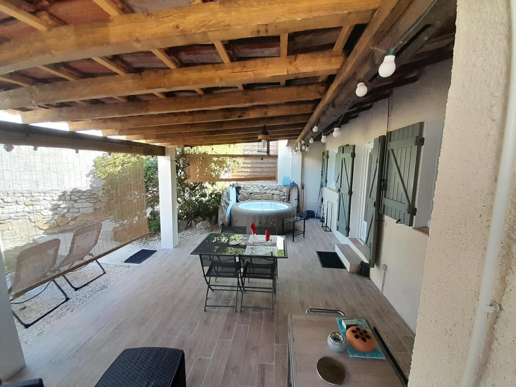Holiday home Les Arbousiers Ravissante Independante Avec Piscine & Jacuzzi Brignoles