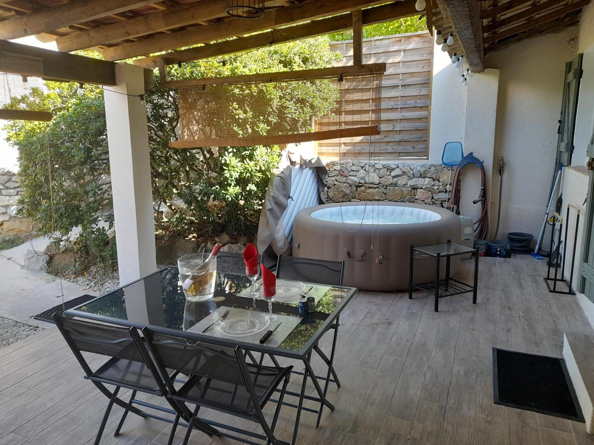 Les Arbousiers Ravissante Independante Avec Piscine & Jacuzzi *